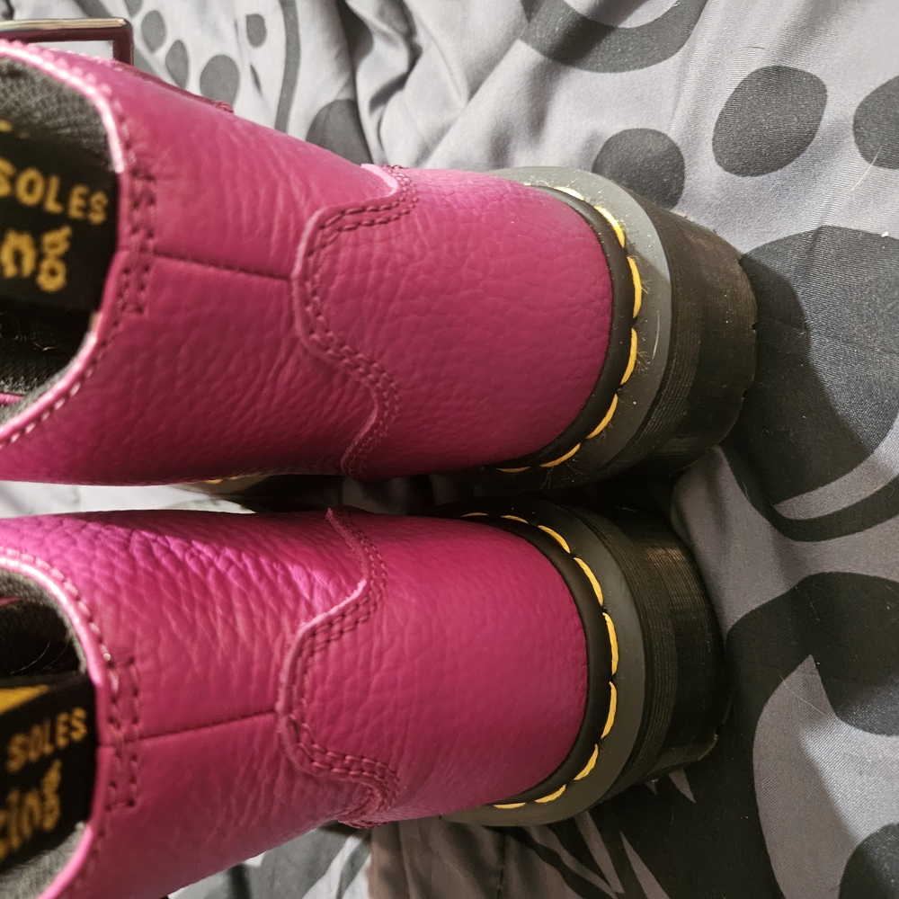 Dr. Martens Womens Pink Boots Heart Buckle Size 6 - Picture 3 of 5